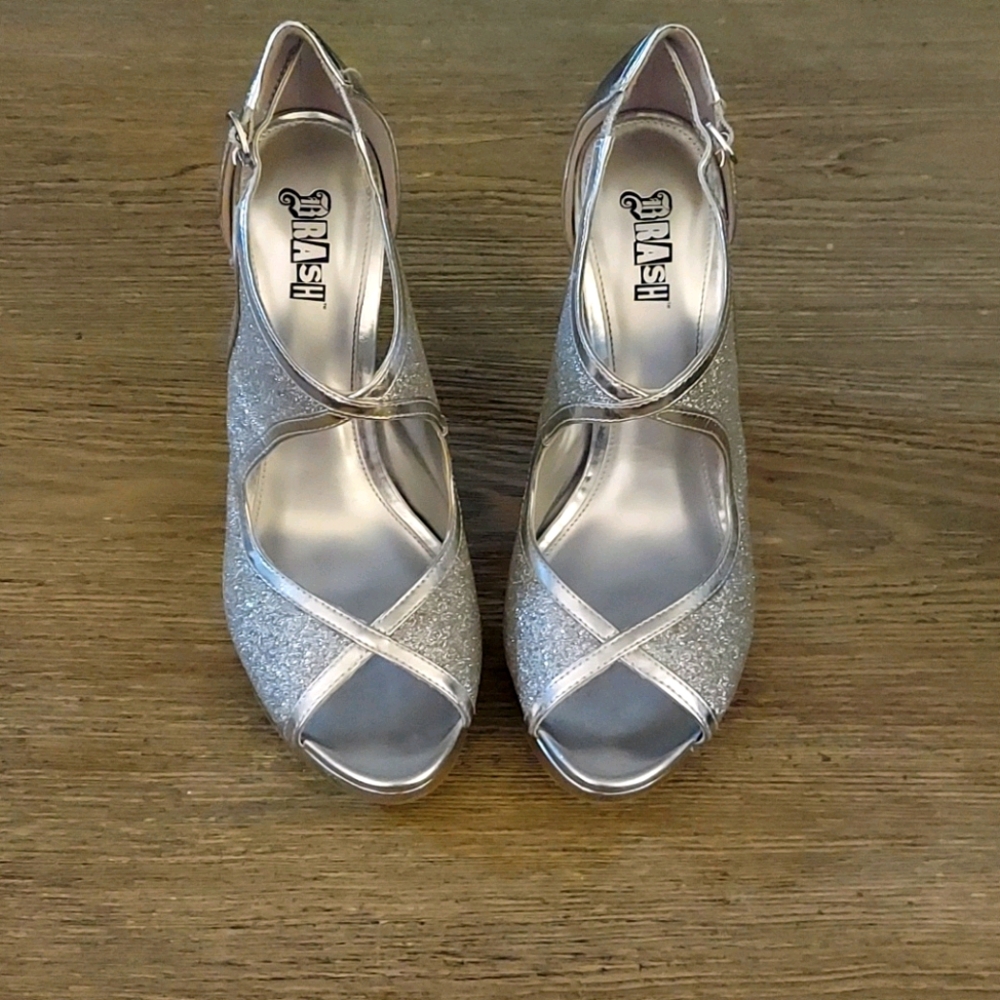 ***$10 HEELS*** Brash Silver Glitter Sandals